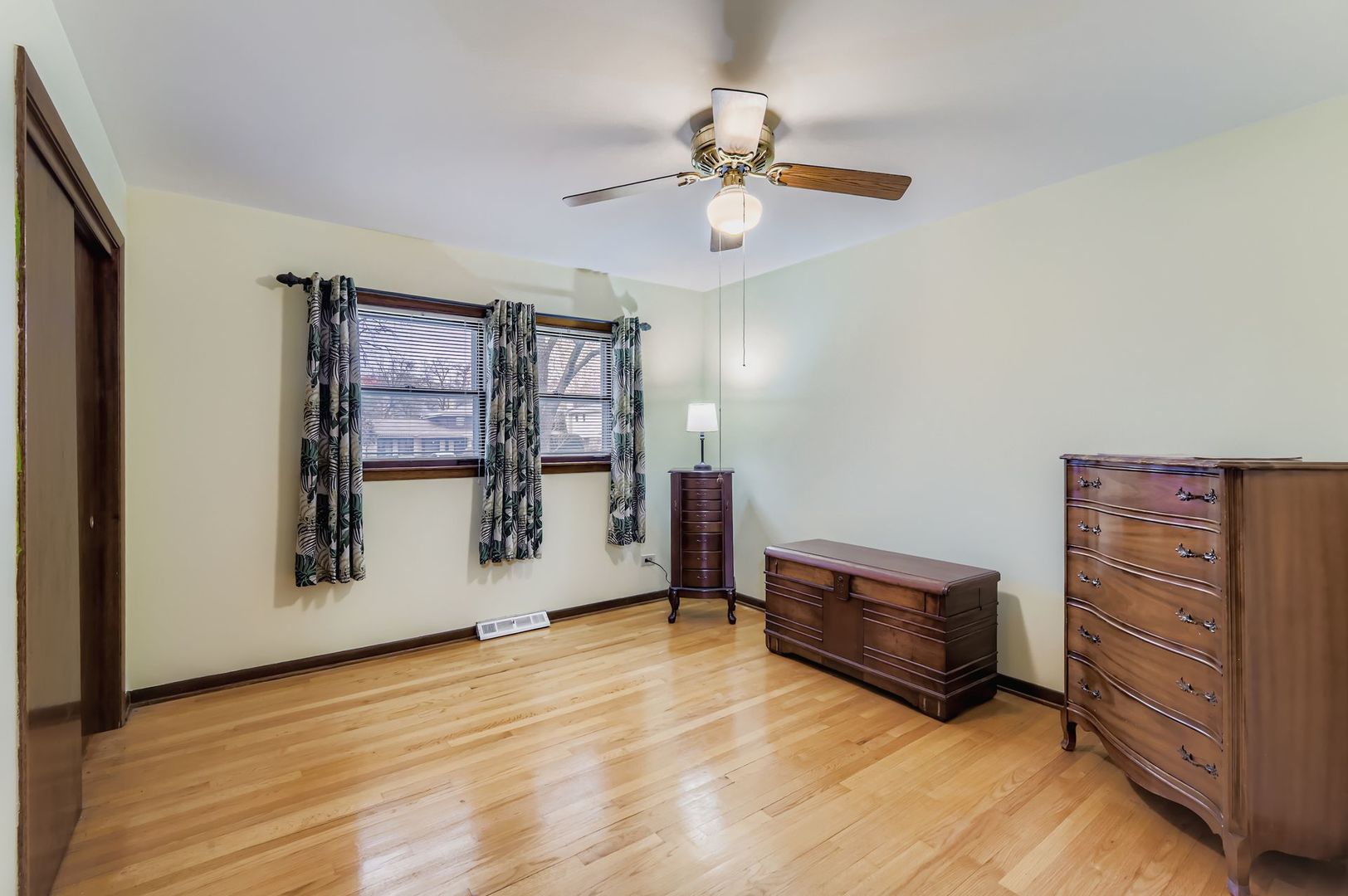 517 E Weathersfield Way, Schaumburg, IL 60193