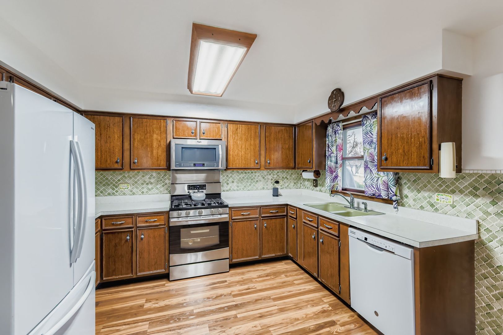 517 E Weathersfield Way, Schaumburg, IL 60193