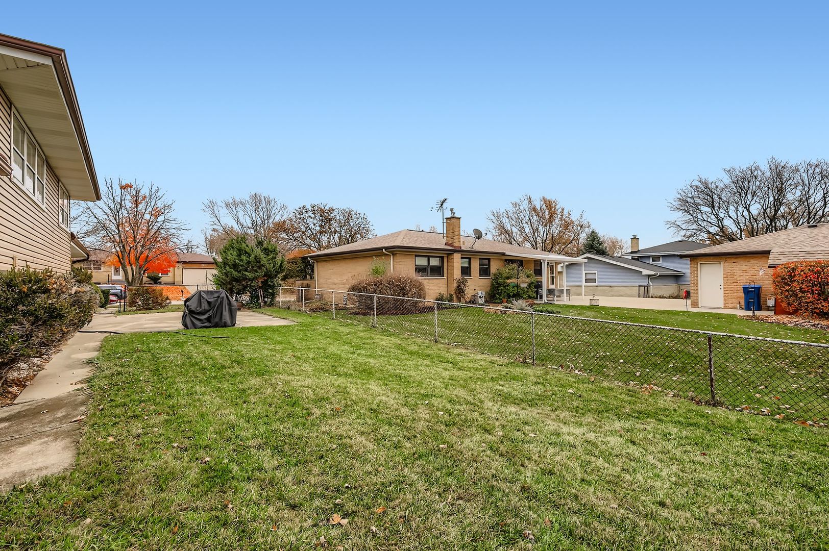 517 E Weathersfield Way, Schaumburg, IL 60193