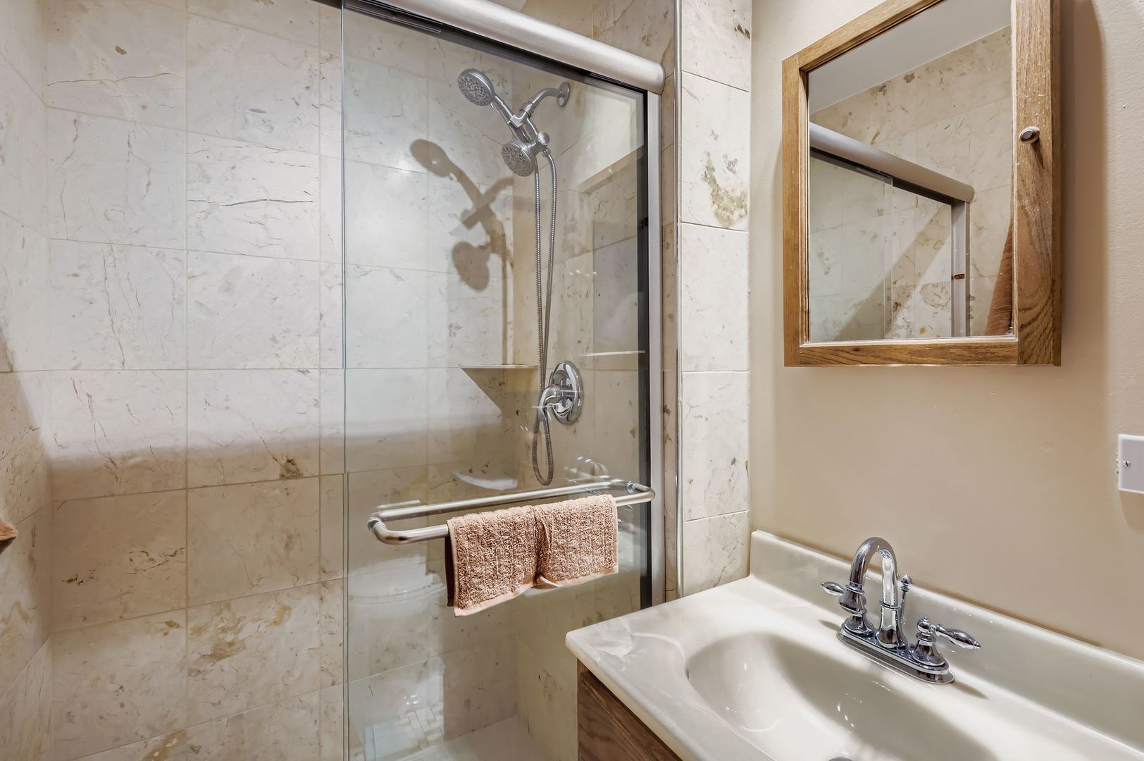 517 E Weathersfield Way, Schaumburg, IL 60193