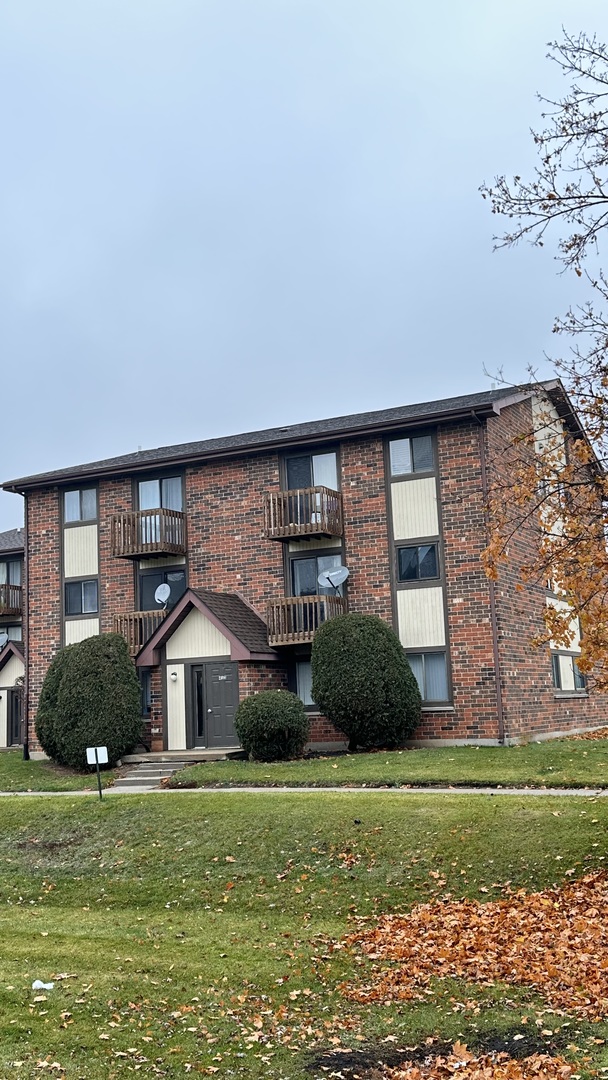 413 Berkshire Drive #22, Crystal Lake, IL 60014