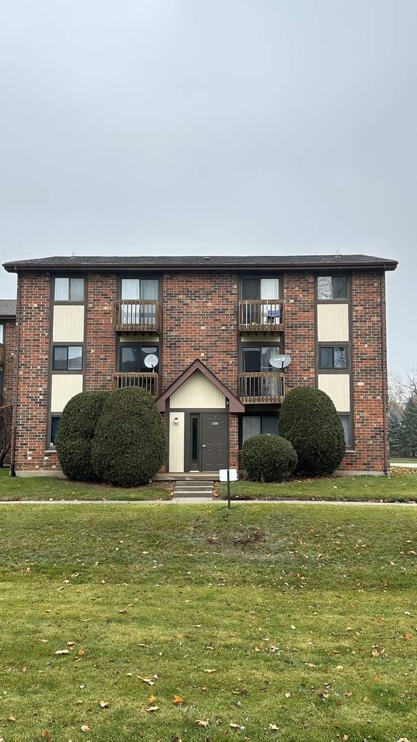 413 Berkshire Drive #22, Crystal Lake, IL 60014