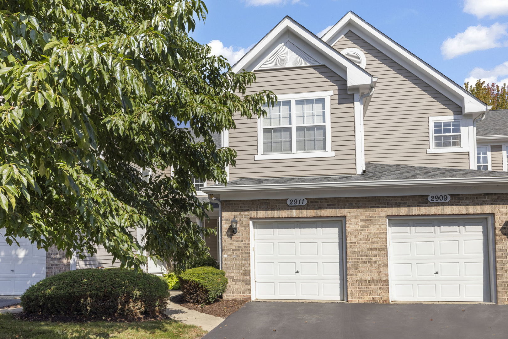 2911 Dearborn Court, Naperville, IL 60563