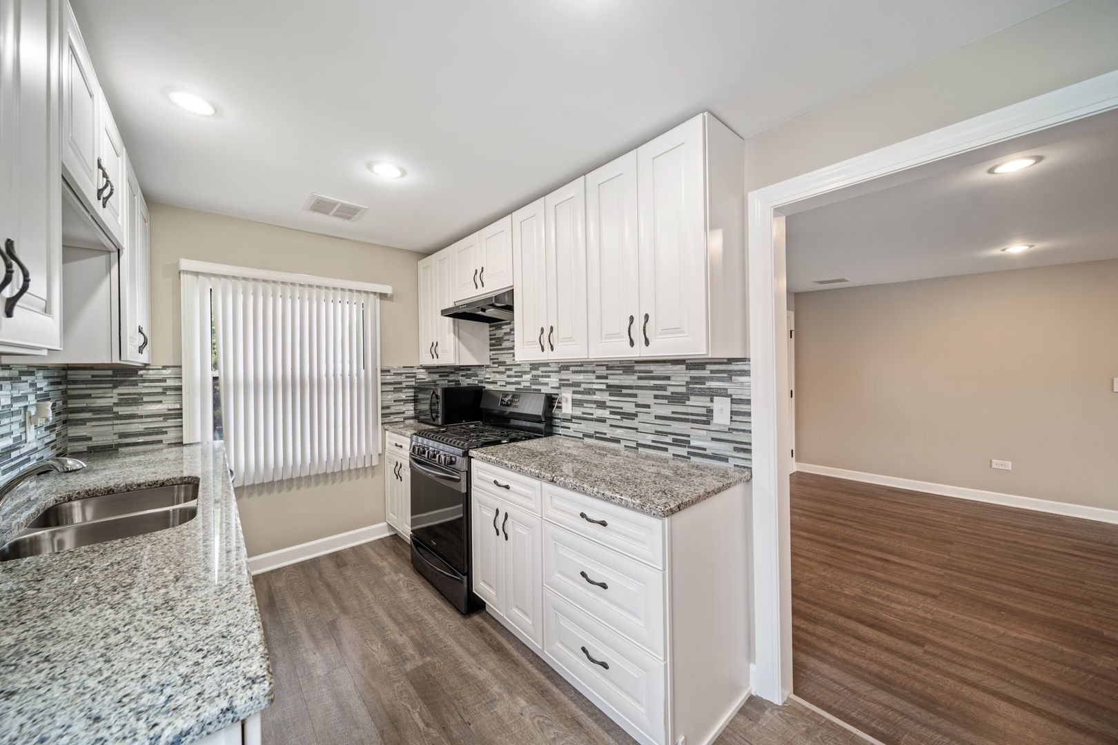 7949 Newland Avenue, Burbank, IL 60459