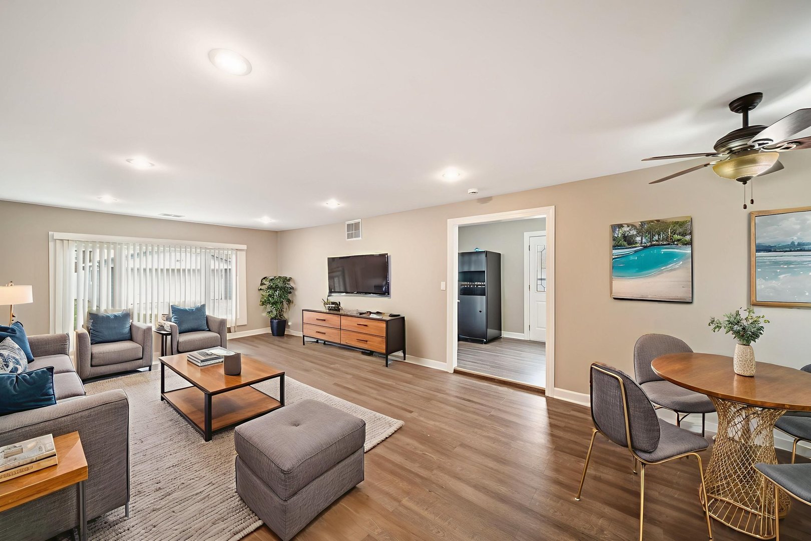 7949 Newland Avenue, Burbank, IL 60459