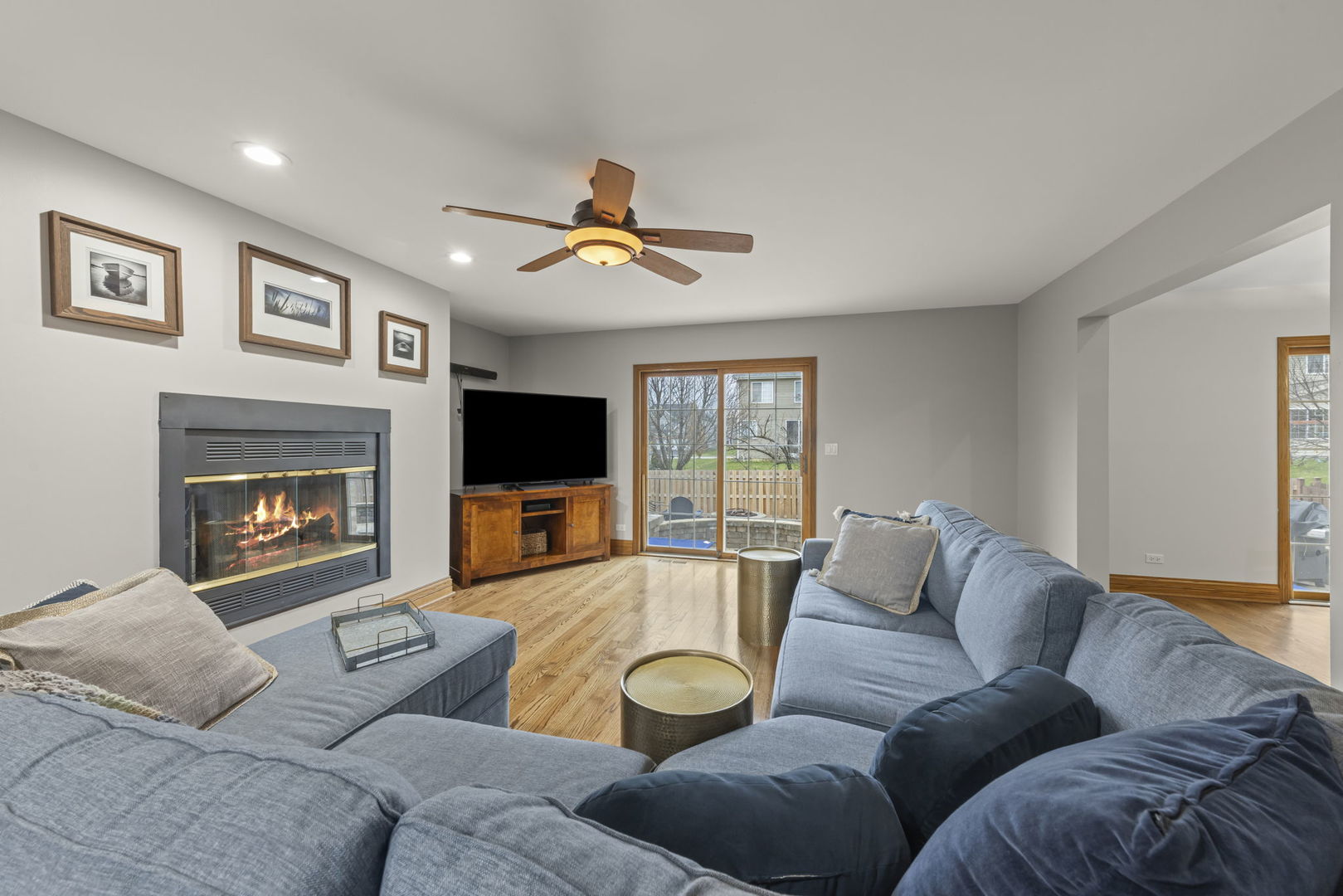 393 E 16th Place, Lombard, IL 60148