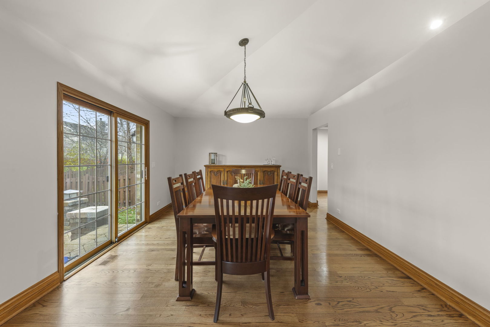 393 E 16th Place, Lombard, IL 60148