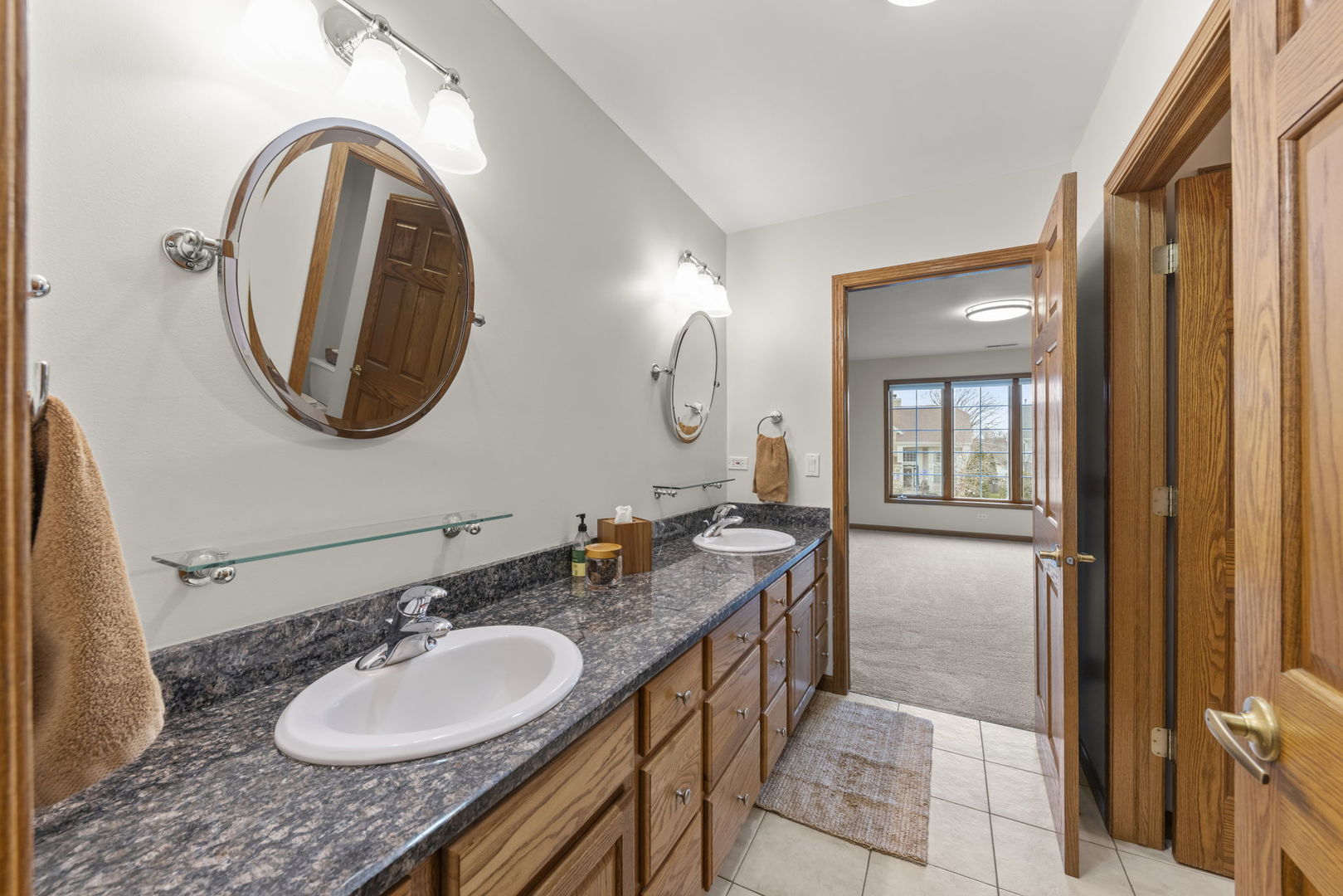 393 E 16th Place, Lombard, IL 60148