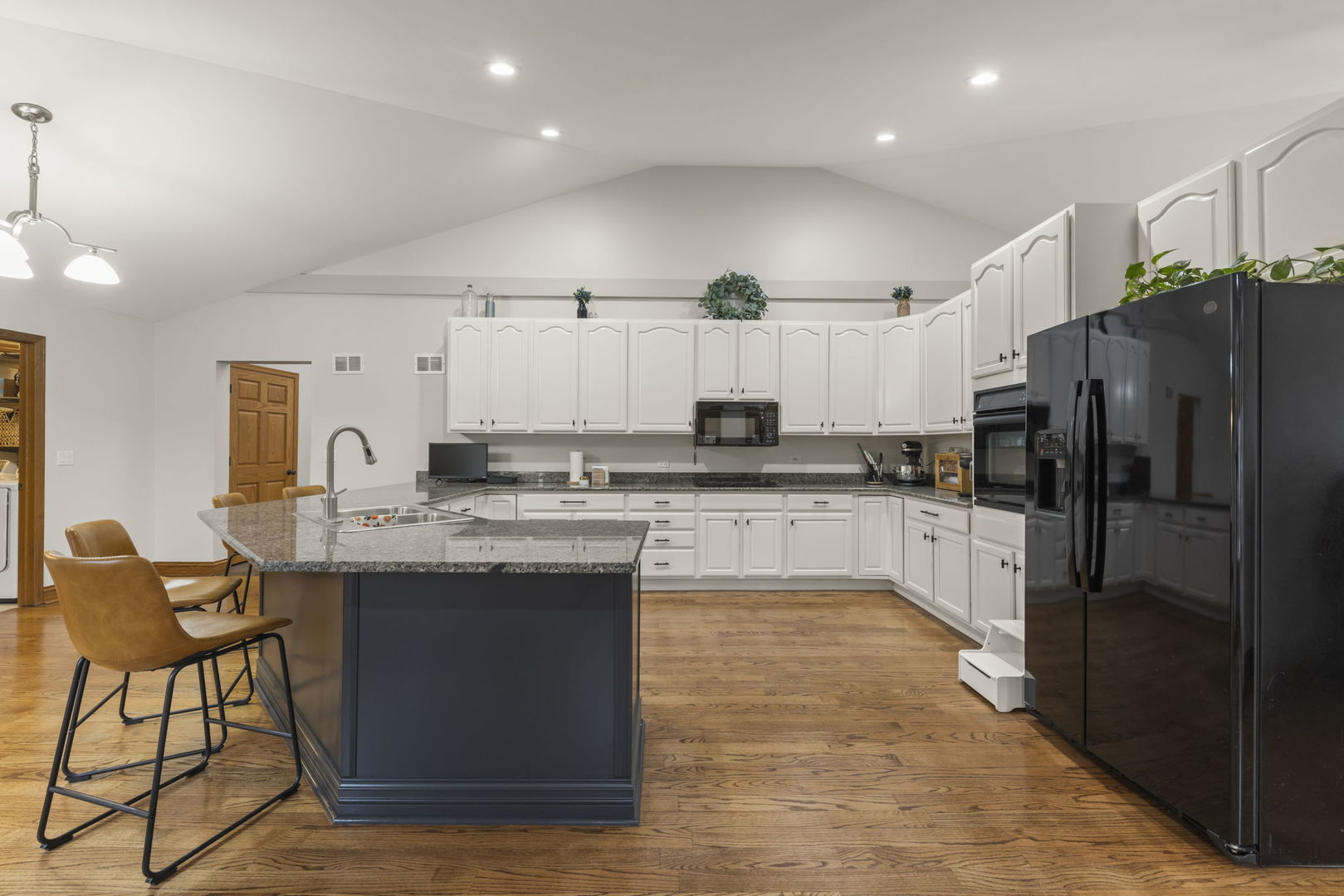 393 E 16th Place, Lombard, IL 60148