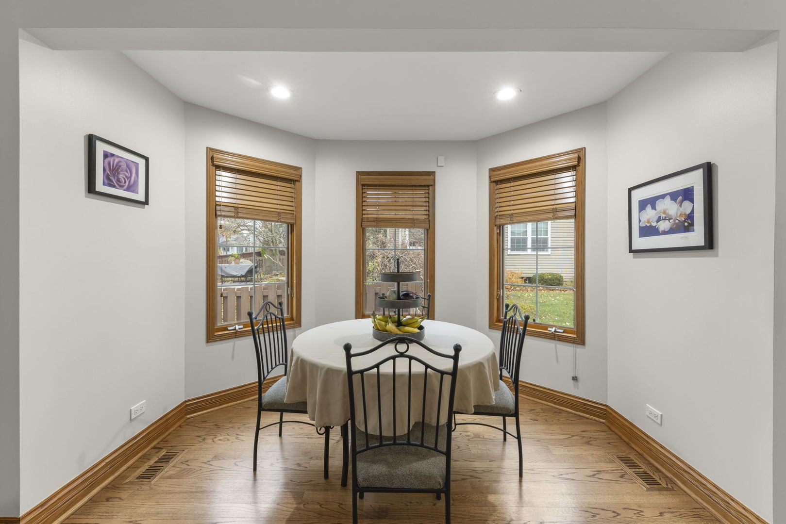 393 E 16th Place, Lombard, IL 60148