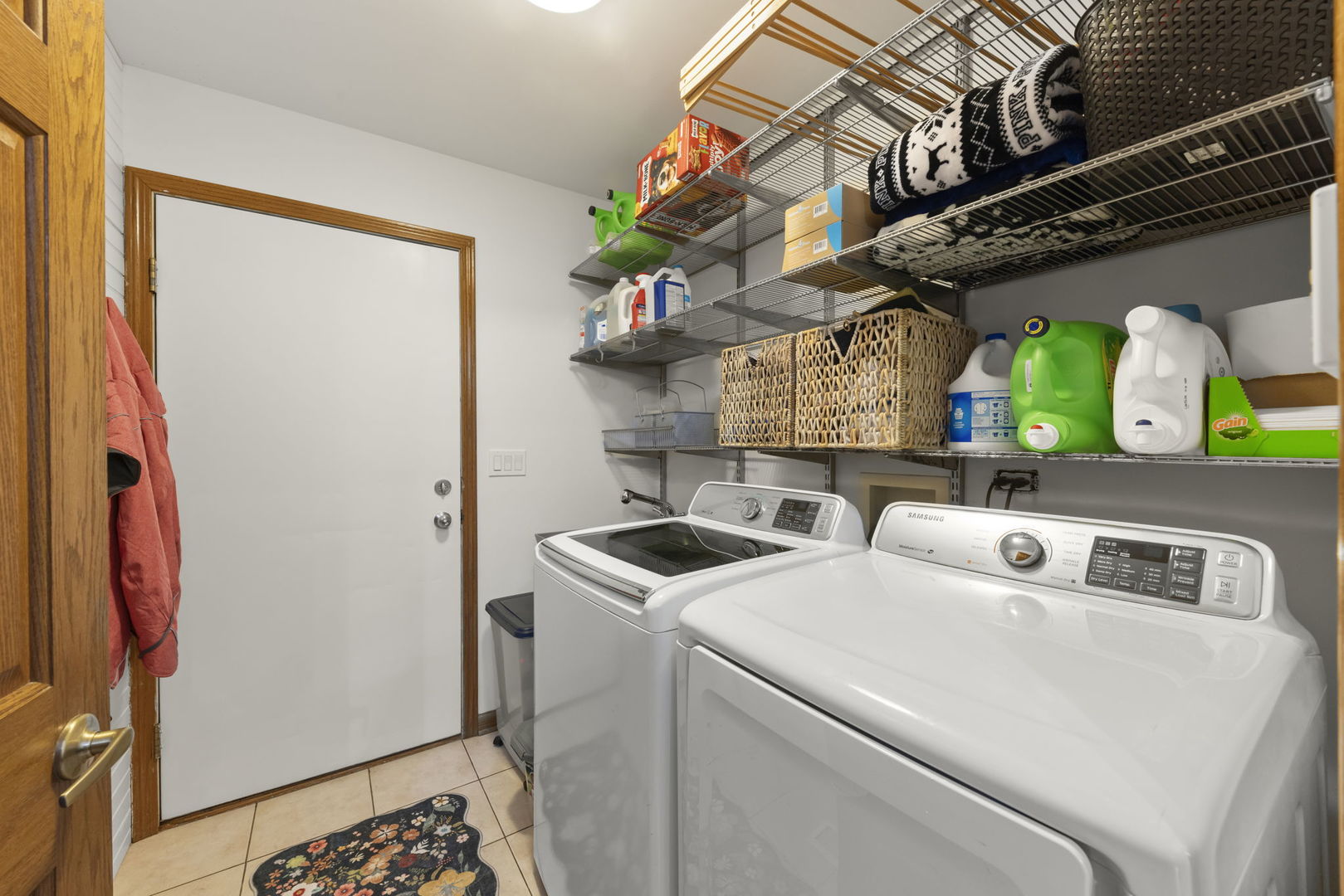 393 E 16th Place, Lombard, IL 60148