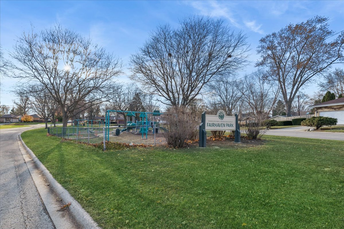 281 N Shaddle Avenue, Mundelein, IL 60060