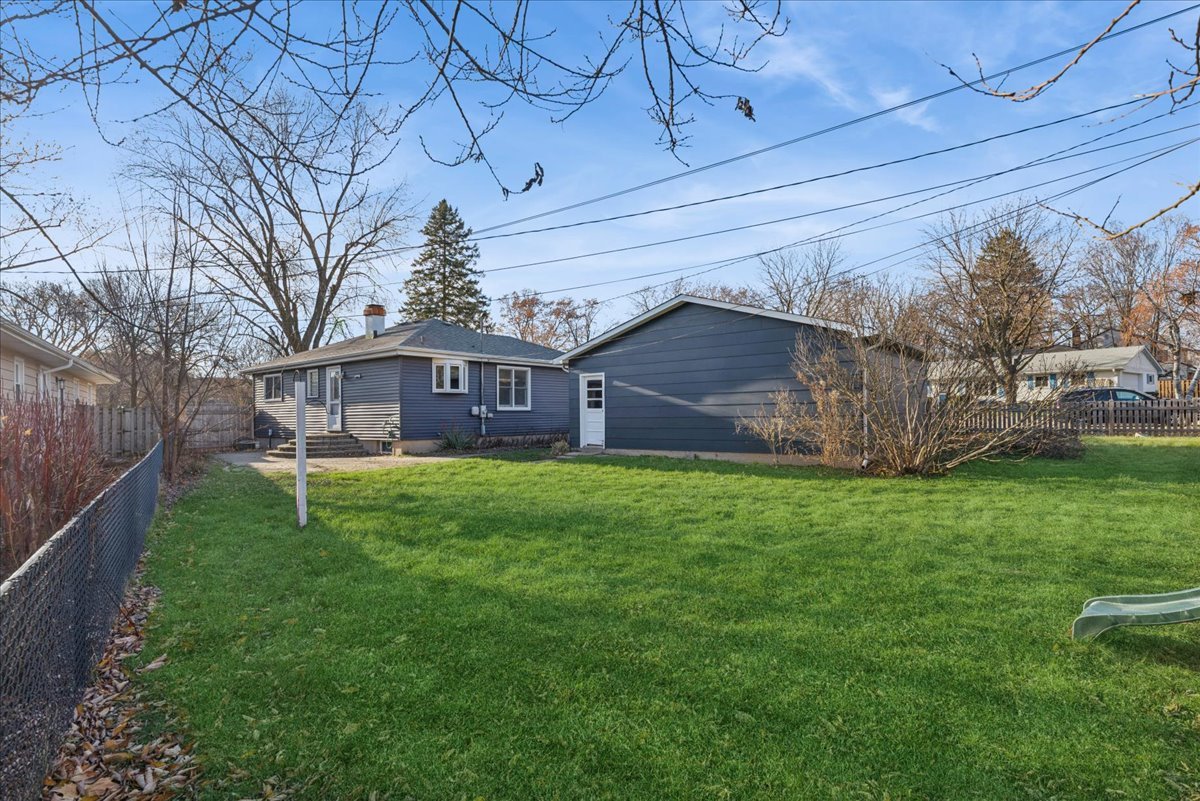 281 N Shaddle Avenue, Mundelein, IL 60060