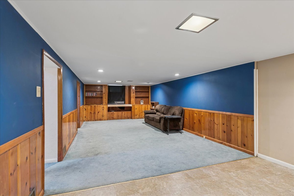 281 N Shaddle Avenue, Mundelein, IL 60060