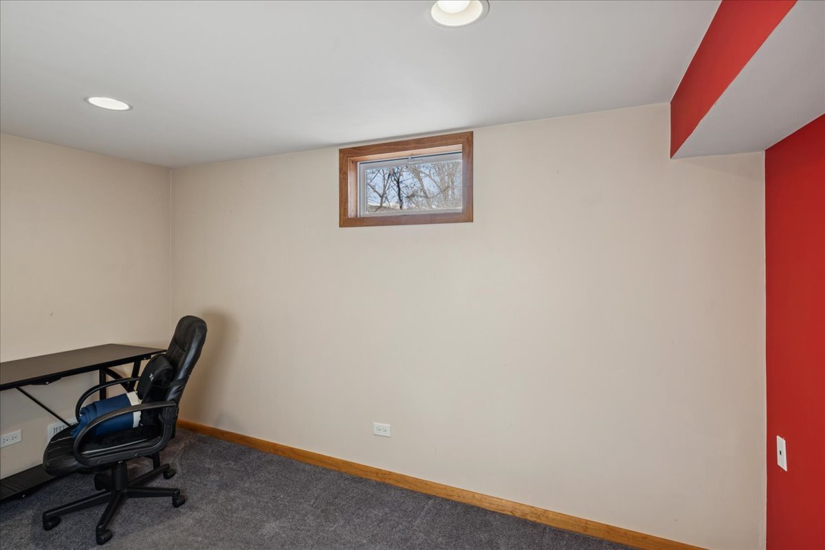 281 N Shaddle Avenue, Mundelein, IL 60060