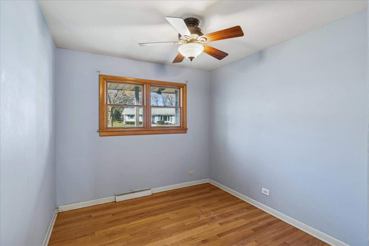 281 N Shaddle Avenue, Mundelein, IL 60060