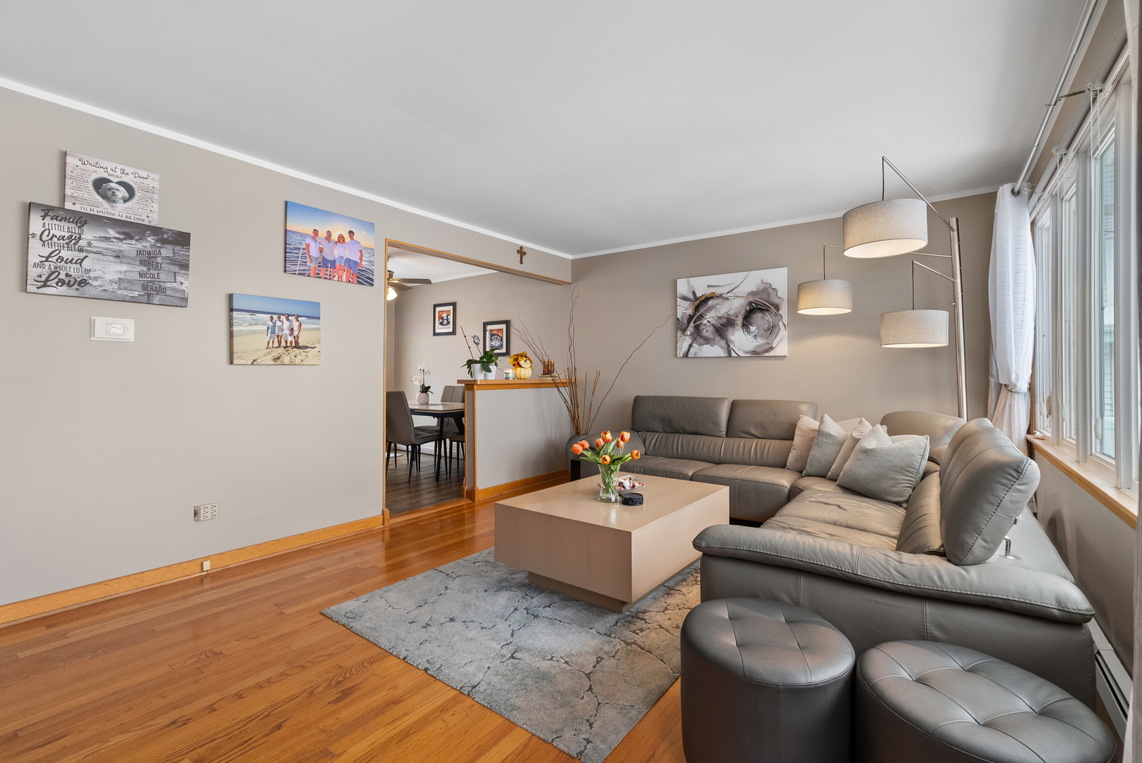 8232 S Ferdinand Avenue, Bridgeview, IL 60455