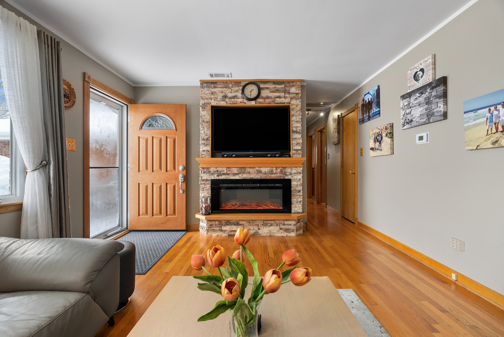 8232 S Ferdinand Avenue, Bridgeview, IL 60455