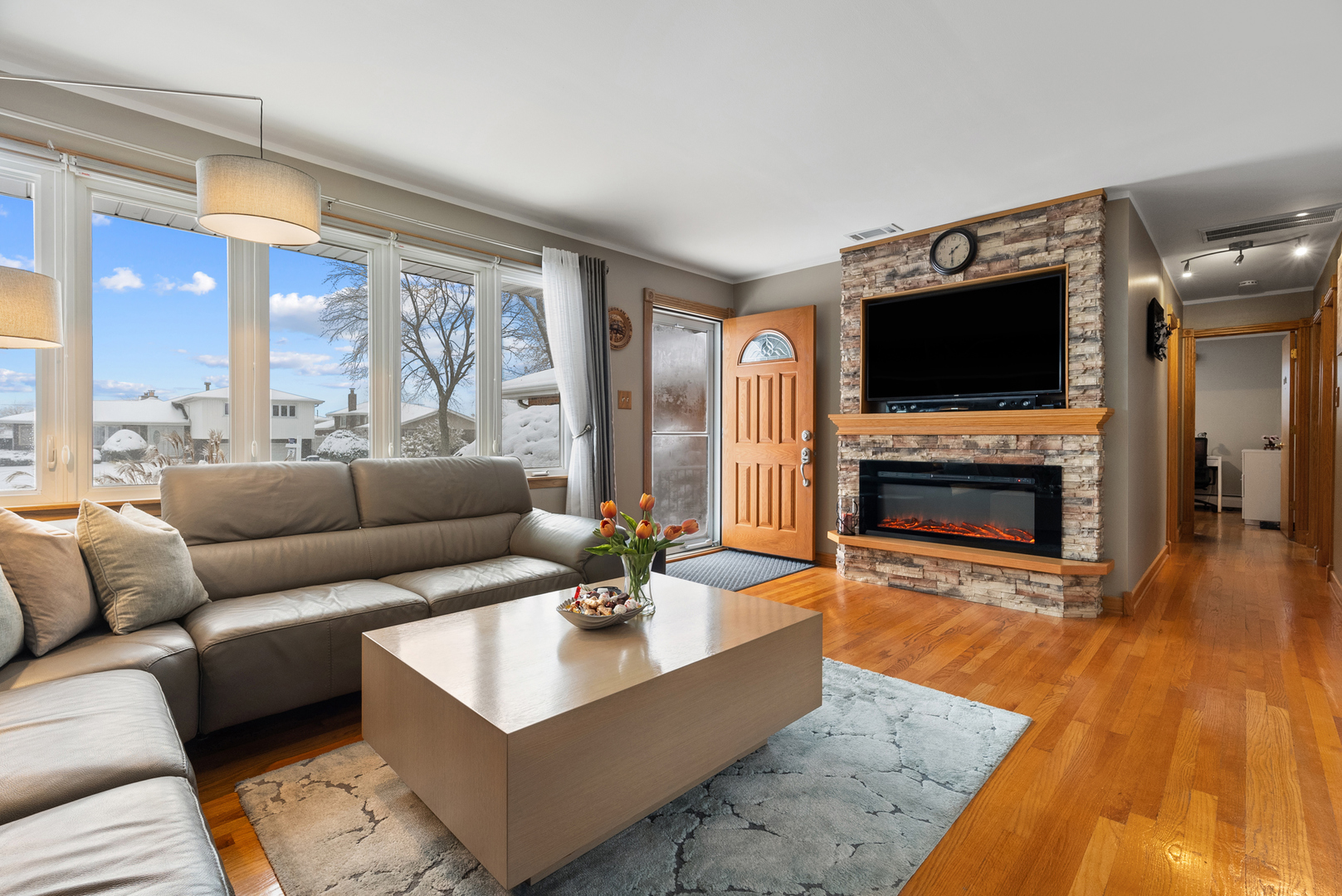 8232 S Ferdinand Avenue, Bridgeview, IL 60455