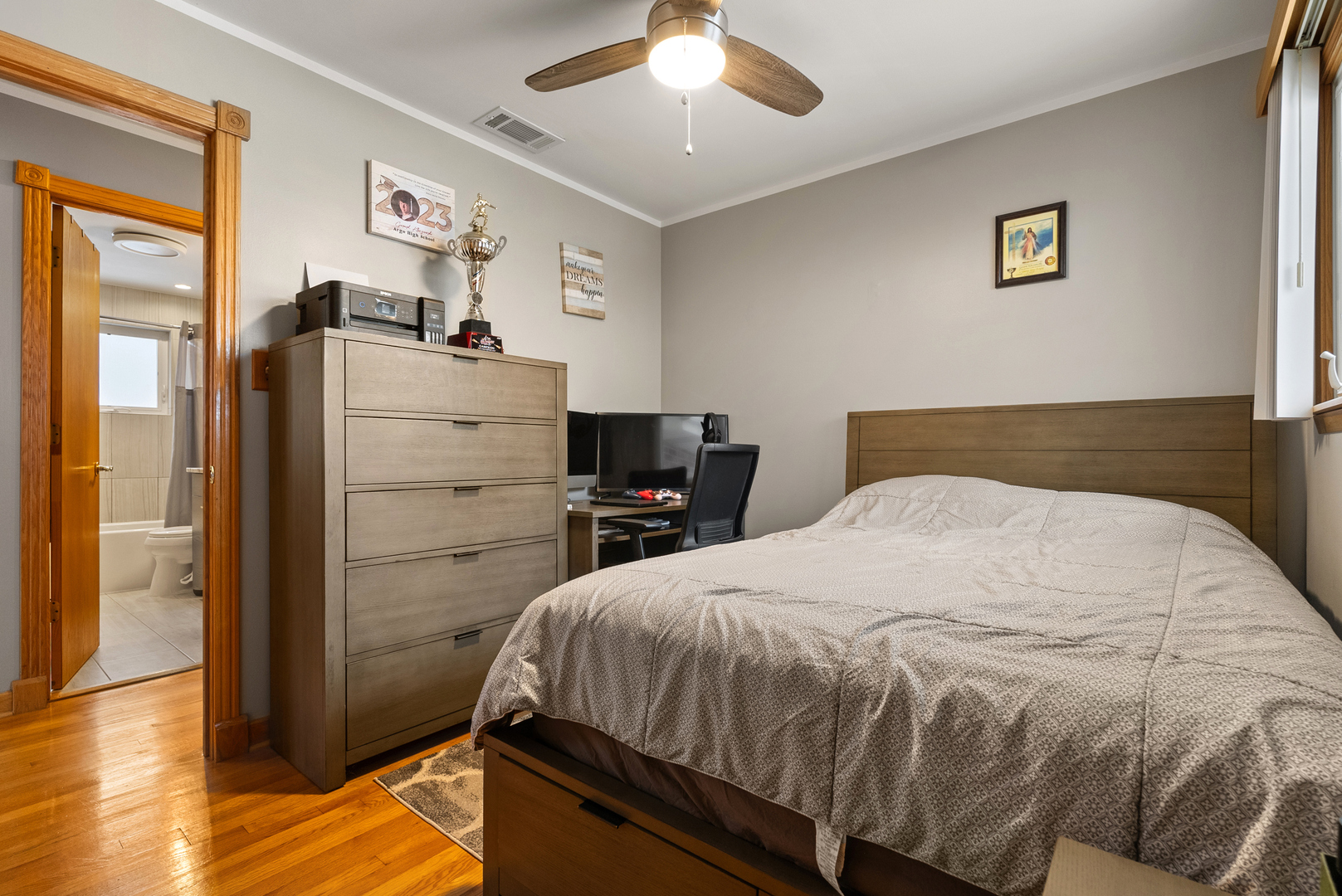 8232 S Ferdinand Avenue, Bridgeview, IL 60455