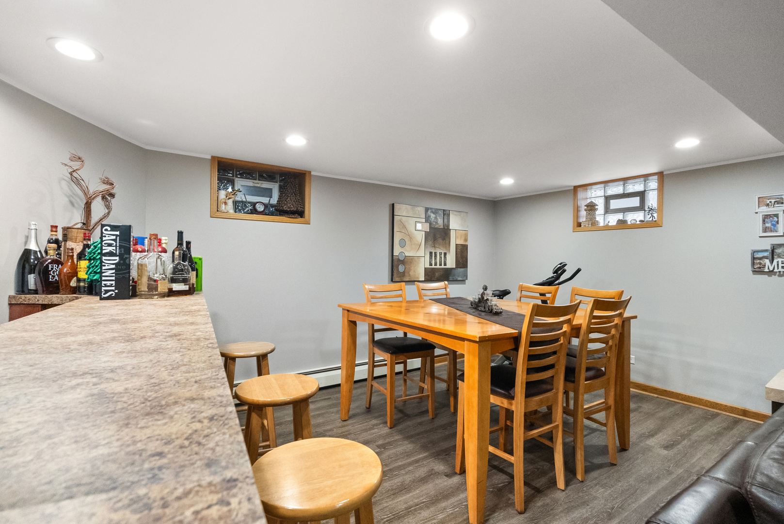 8232 S Ferdinand Avenue, Bridgeview, IL 60455