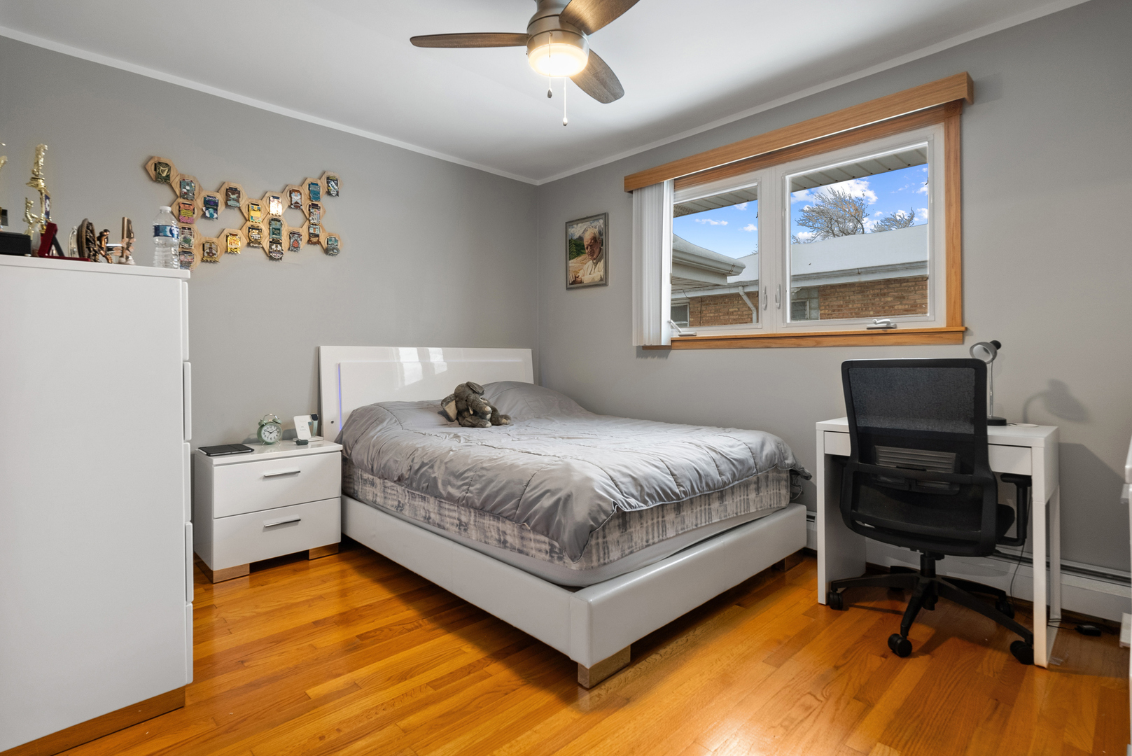 8232 S Ferdinand Avenue, Bridgeview, IL 60455