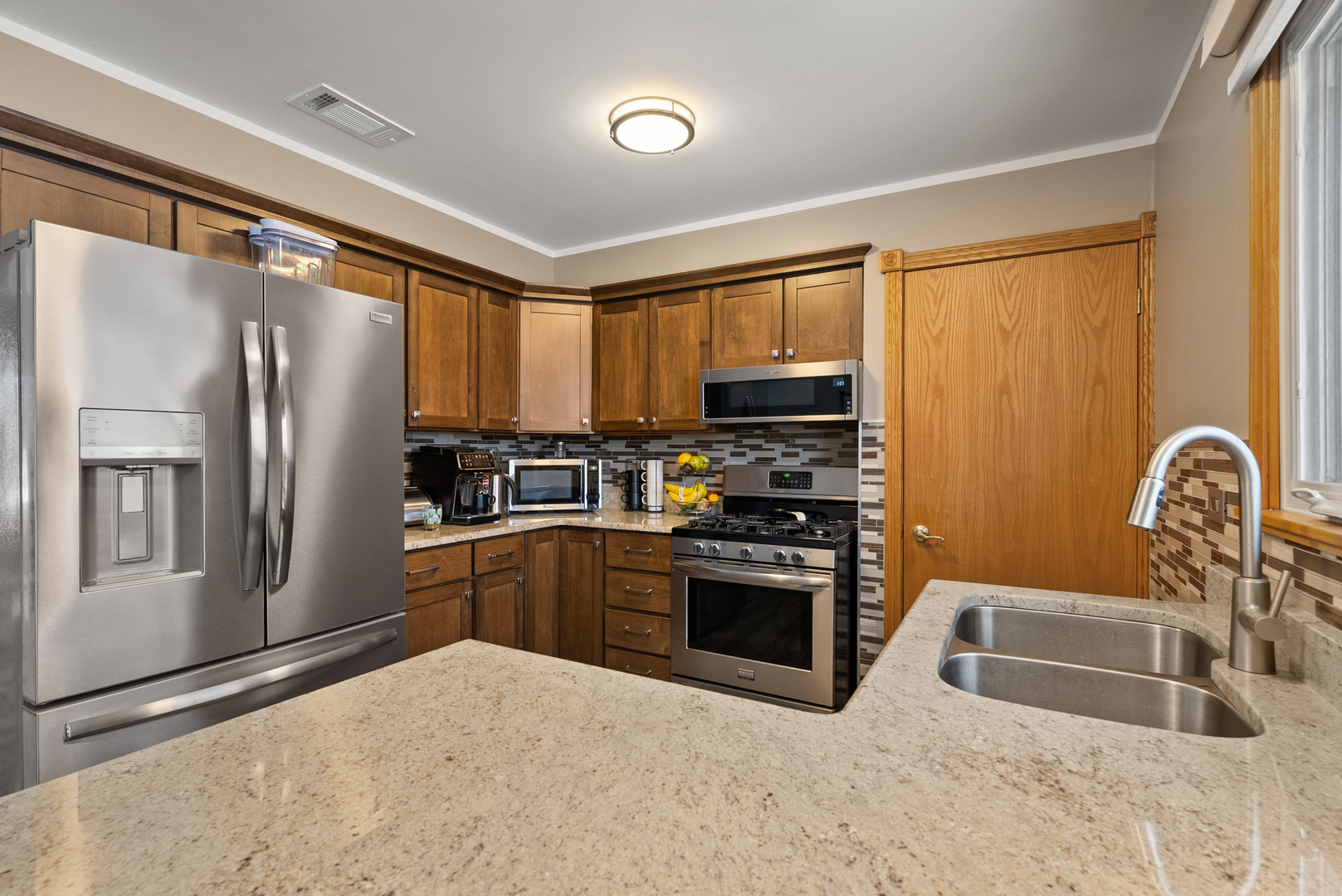 8232 S Ferdinand Avenue, Bridgeview, IL 60455