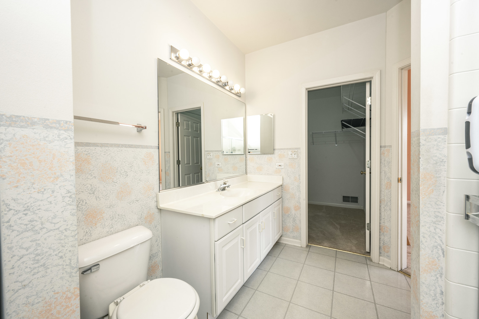 621 W Natalie Lane, Addison, IL 60101