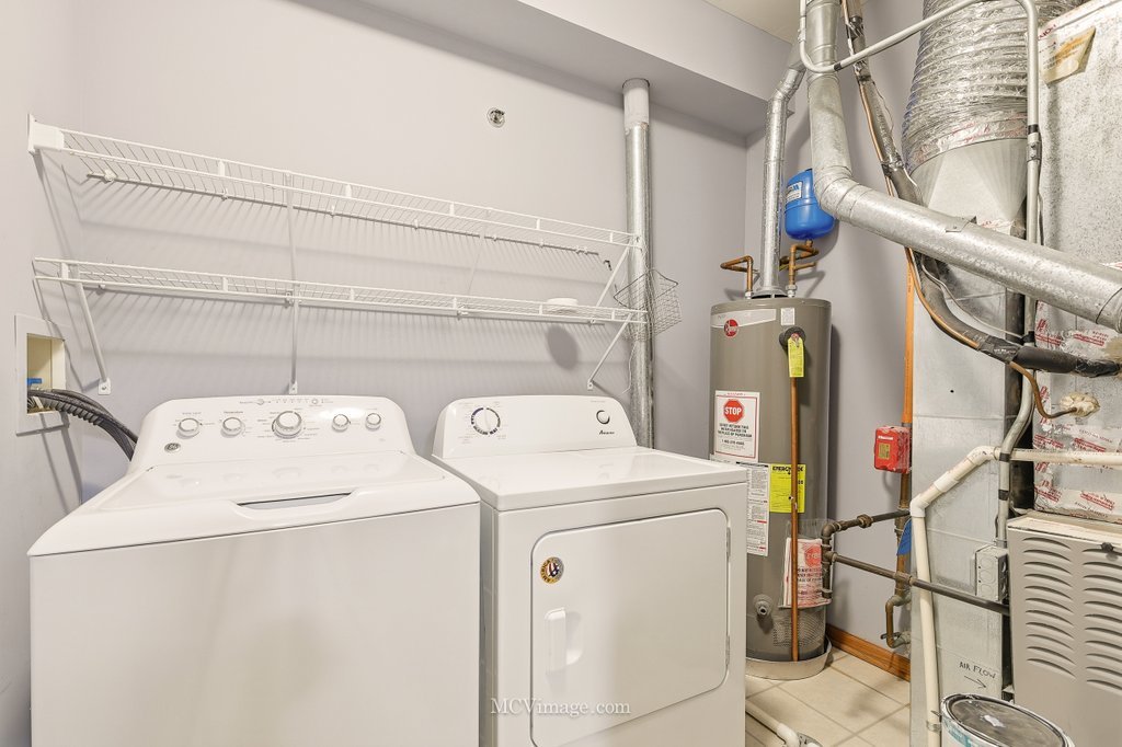 9017 Concord Lane #L, Justice, IL 60458