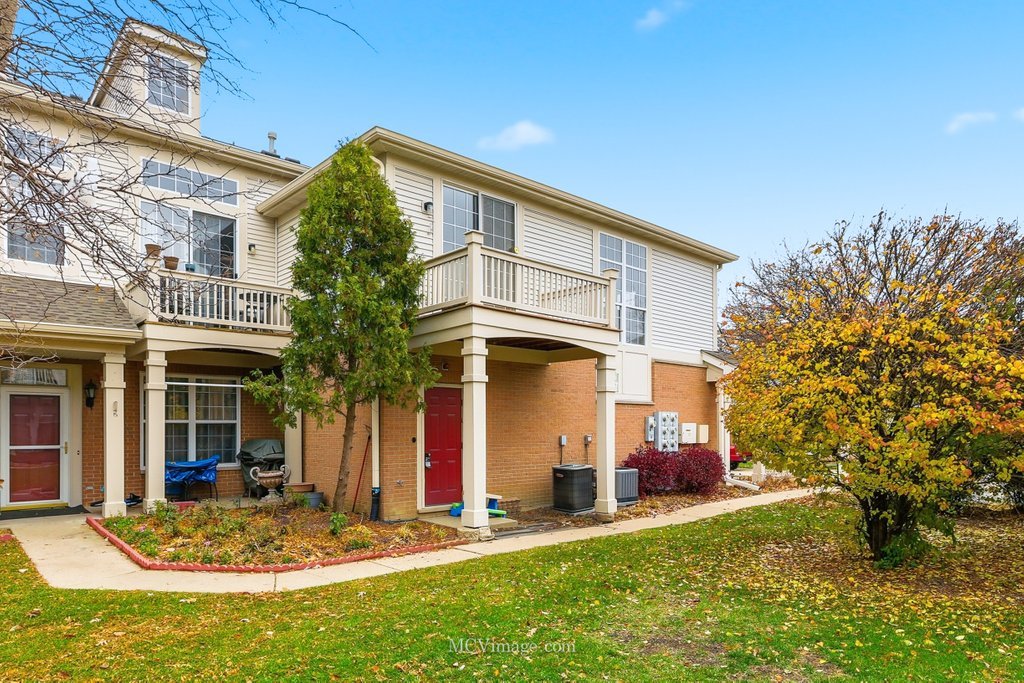 9017 Concord Lane #L, Justice, IL 60458