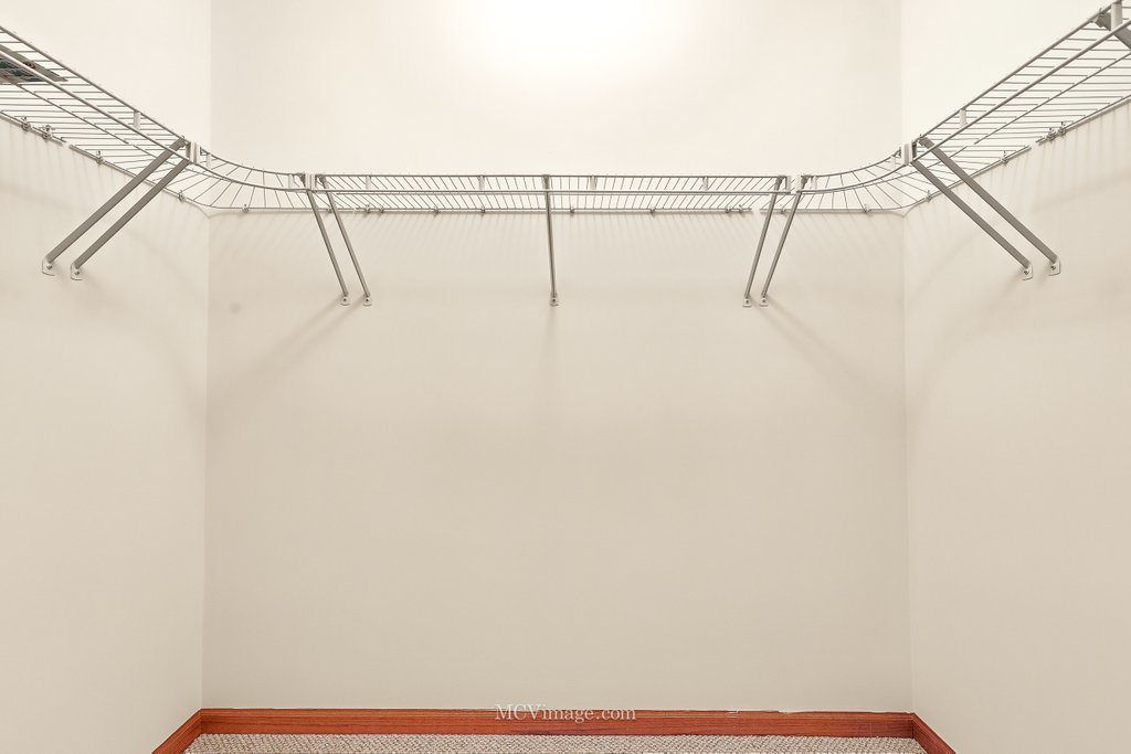 9017 Concord Lane #L, Justice, IL 60458