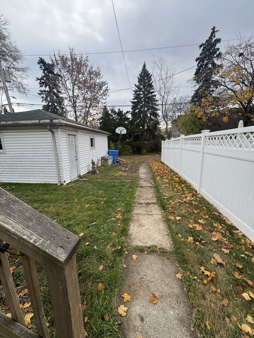 5265 W Devon Avenue, Chicago, IL 60646