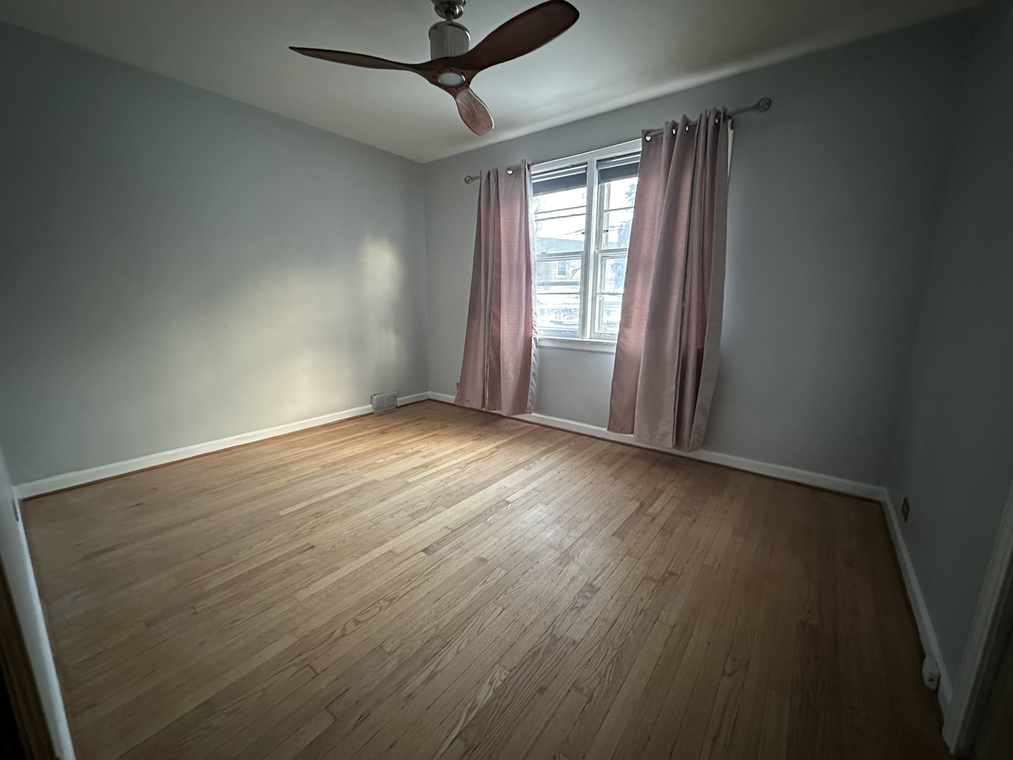 5265 W Devon Avenue, Chicago, IL 60646