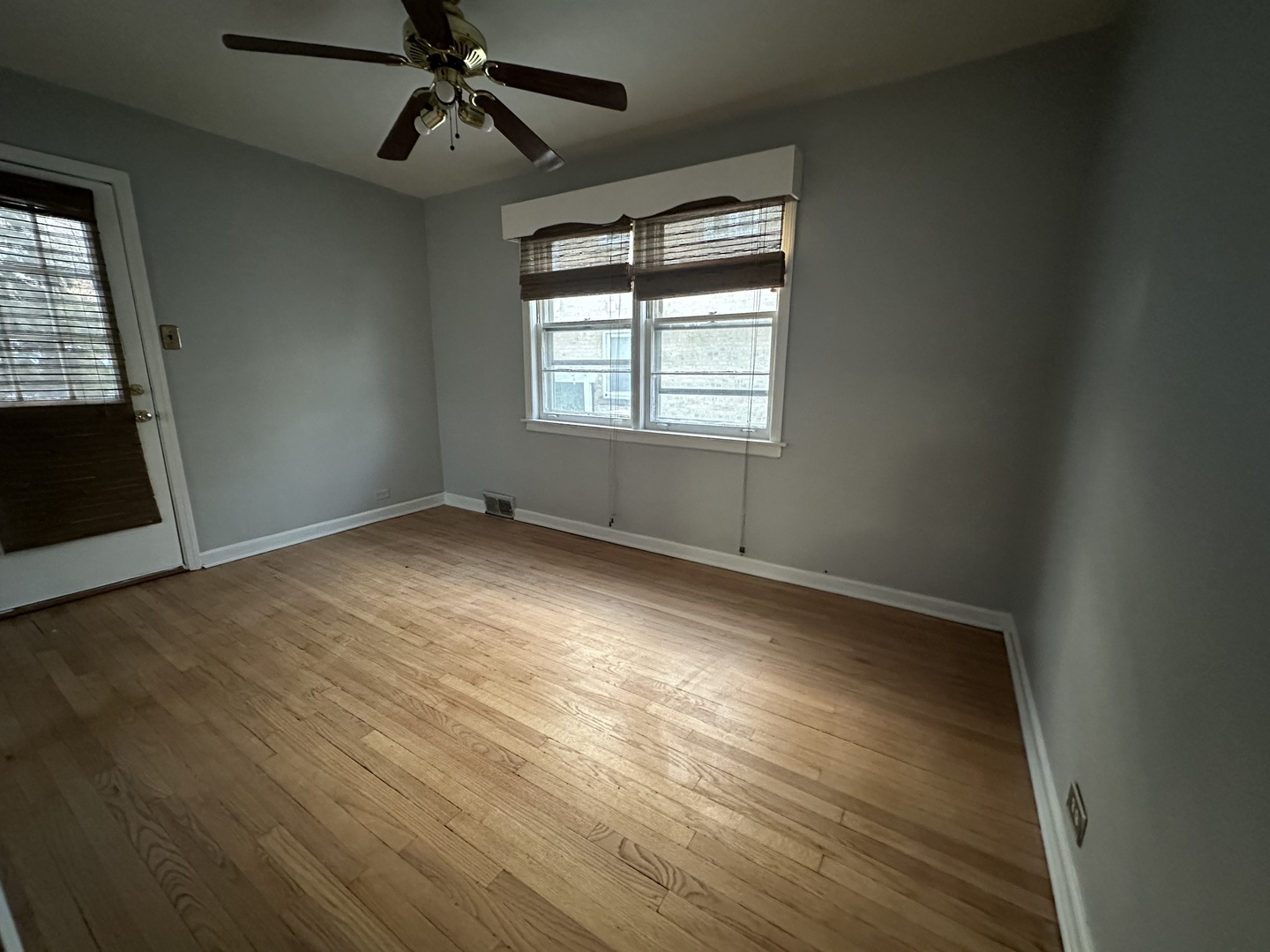 5265 W Devon Avenue, Chicago, IL 60646