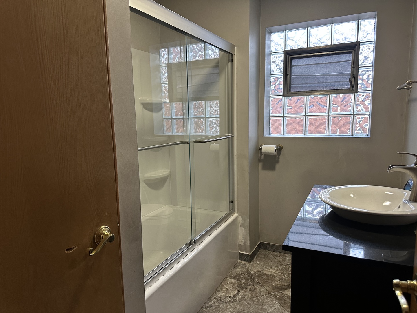 5265 W Devon Avenue, Chicago, IL 60646