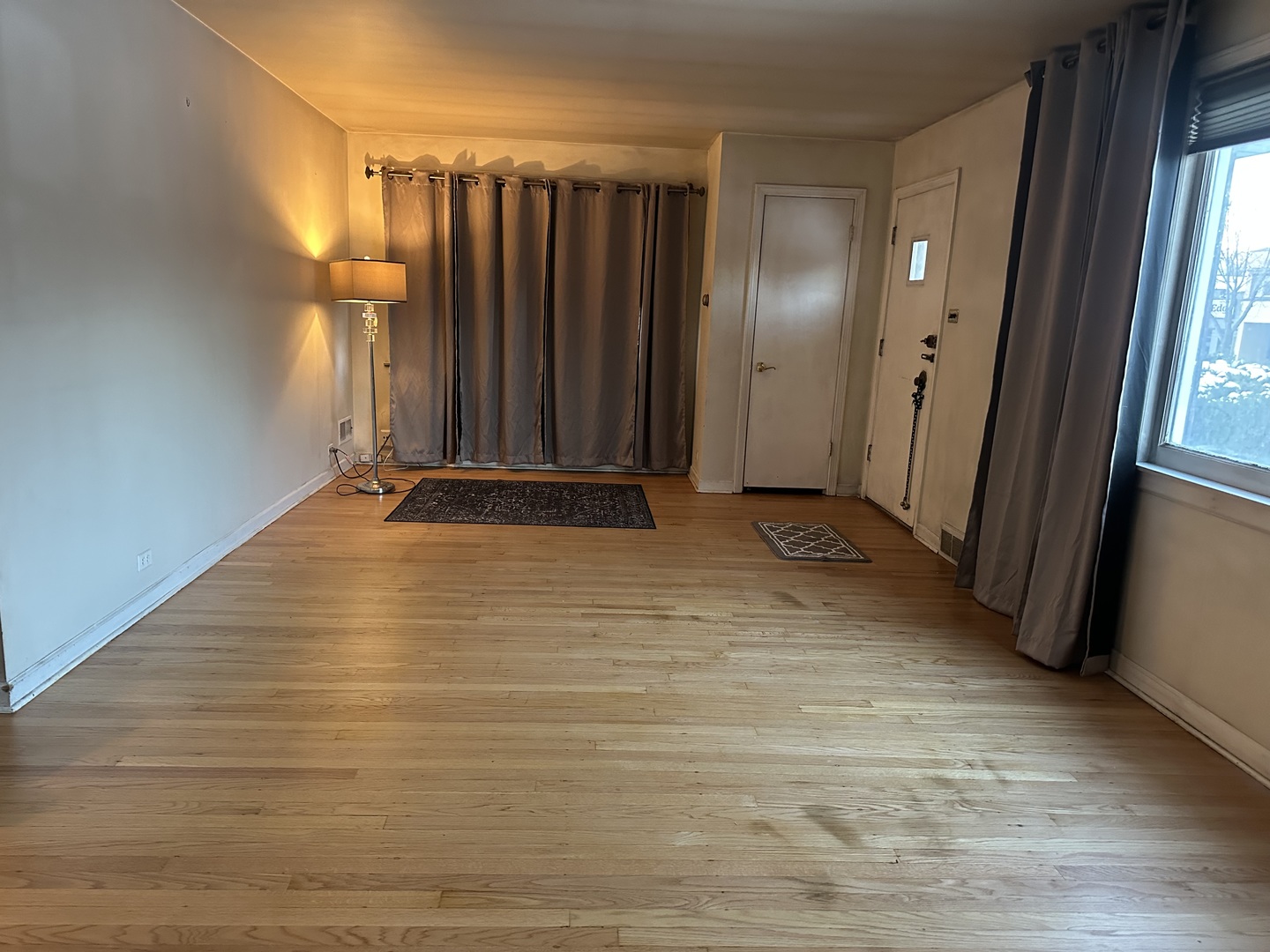 5265 W Devon Avenue, Chicago, IL 60646