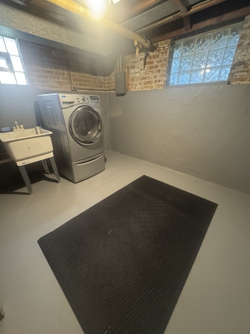 5265 W Devon Avenue, Chicago, IL 60646