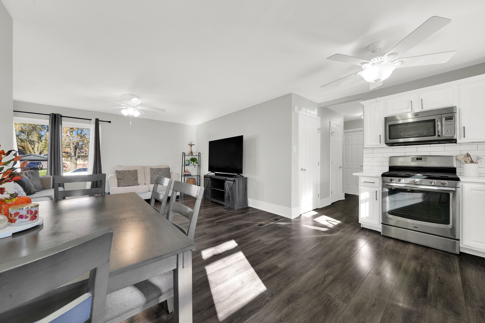 19 Mohawk Drive, Thornton, IL 60476