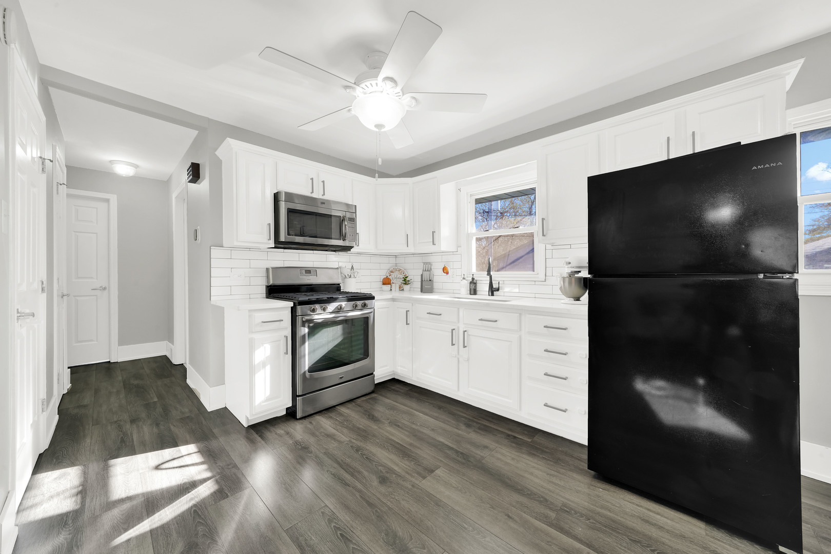 19 Mohawk Drive, Thornton, IL 60476