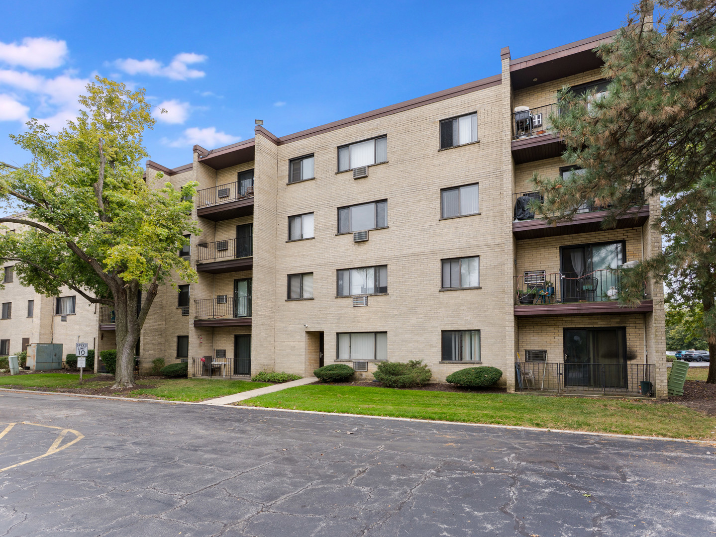 7211 Wolf Road #301A, Indian Head Park, IL 60525