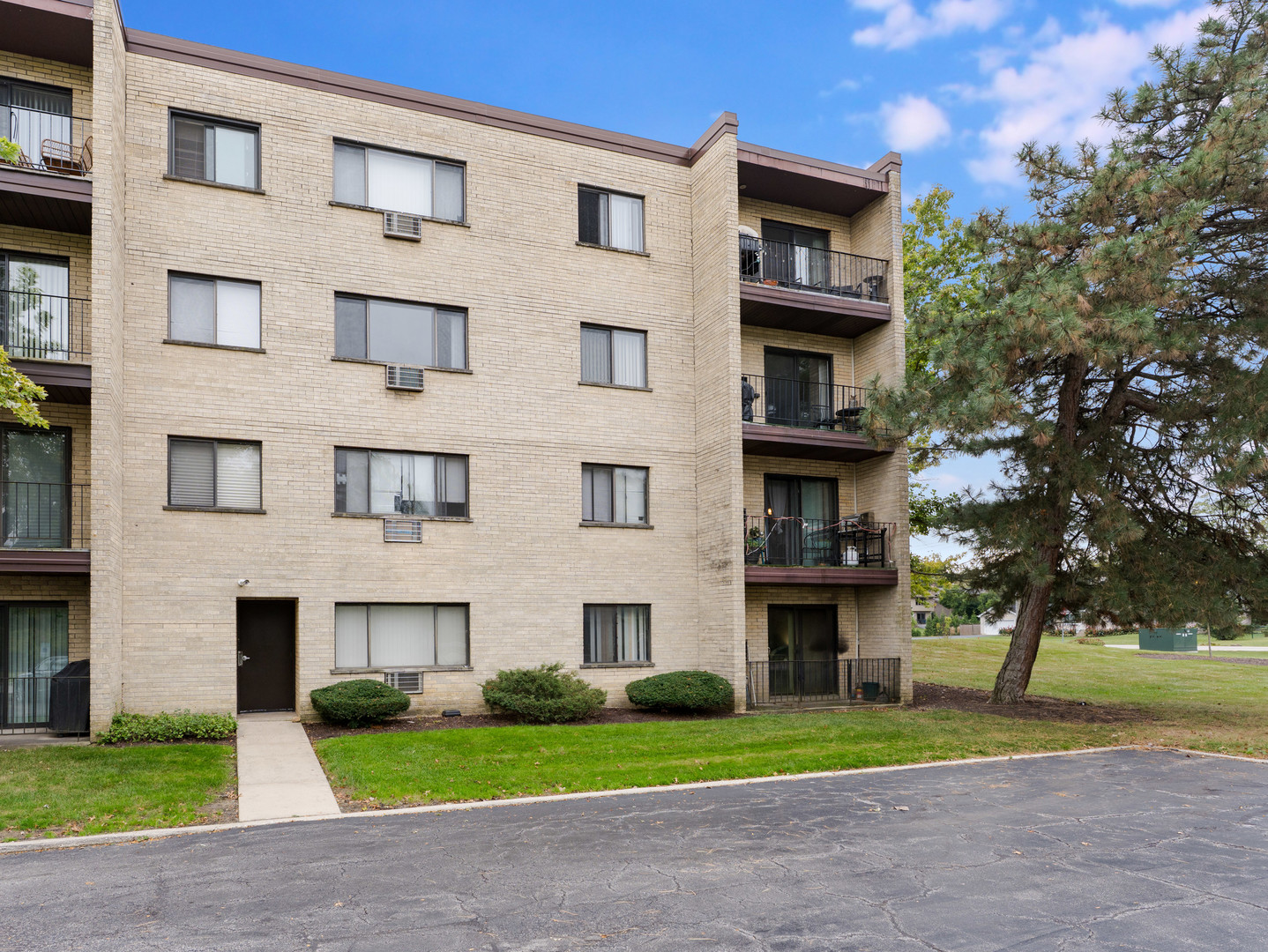 7211 Wolf Road #301A, Indian Head Park, IL 60525