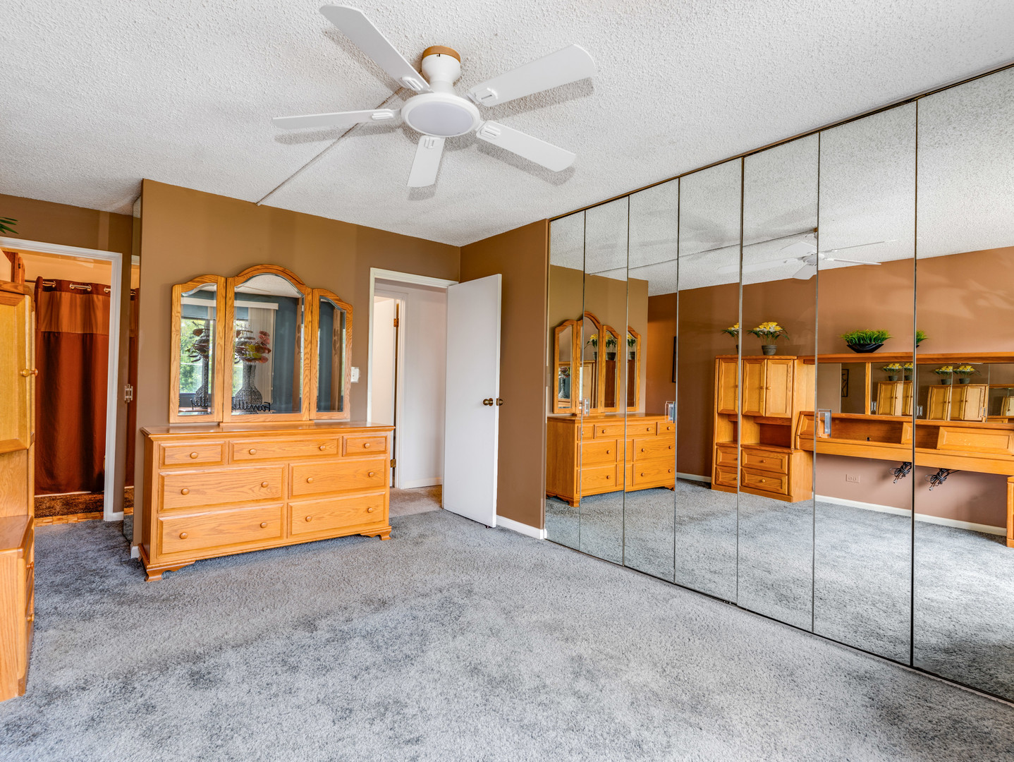 7211 Wolf Road #301A, Indian Head Park, IL 60525