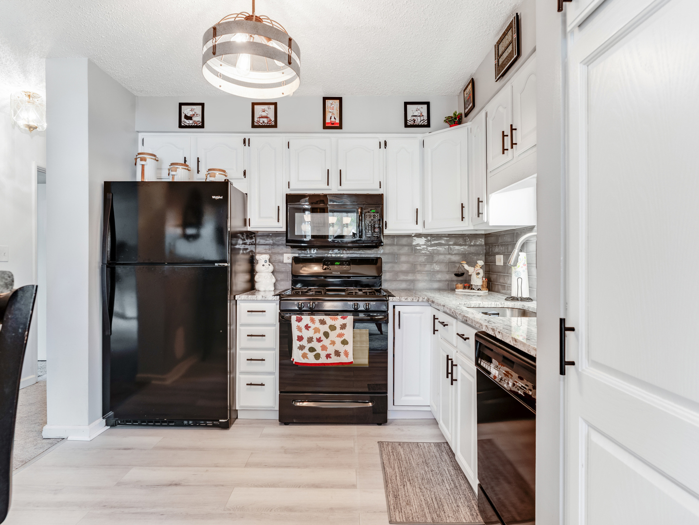 7211 Wolf Road #301A, Indian Head Park, IL 60525