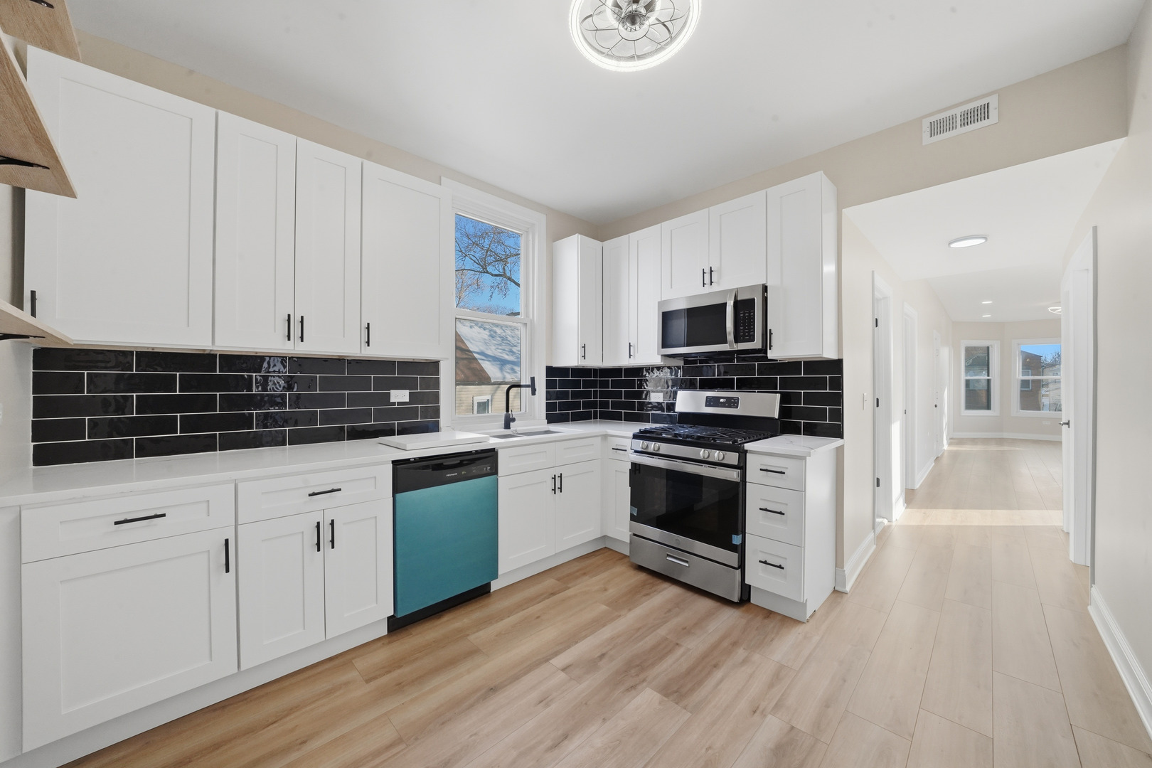 7256 S May Street, Chicago, IL 60621