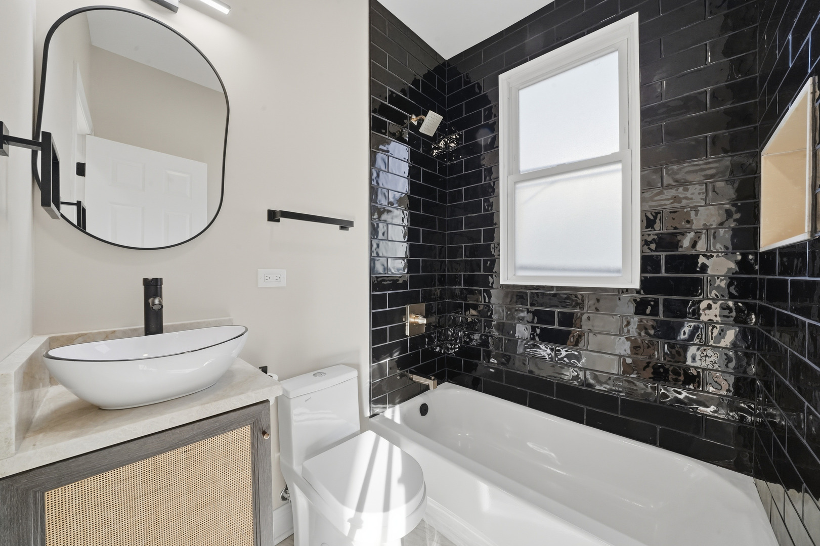 7256 S May Street, Chicago, IL 60621