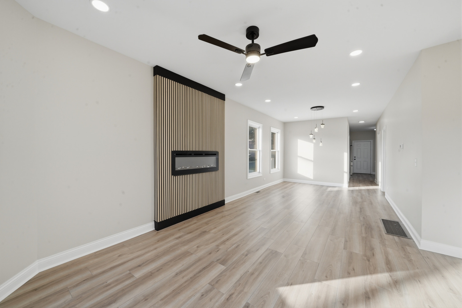 7256 S May Street, Chicago, IL 60621