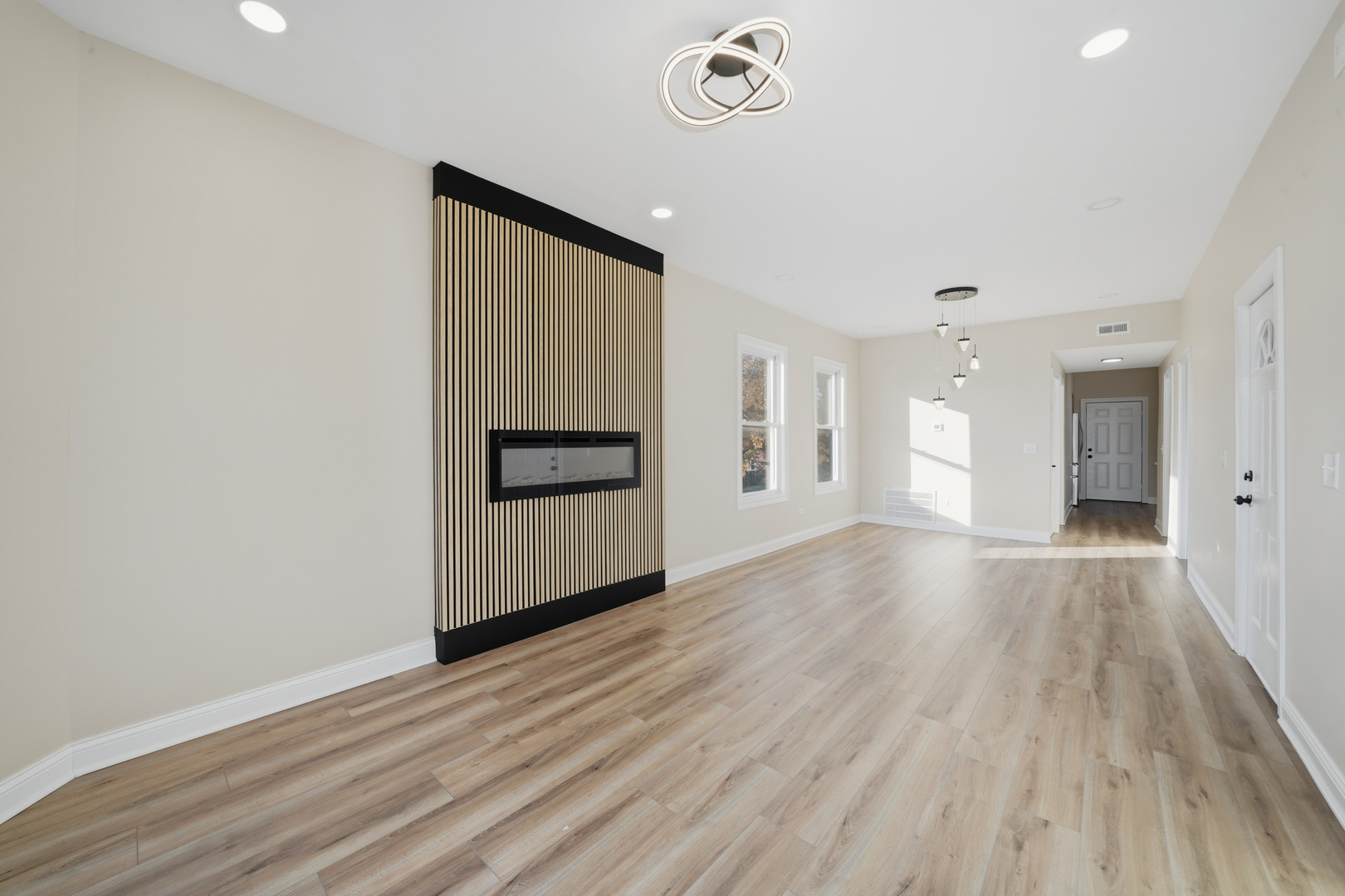 7256 S May Street, Chicago, IL 60621