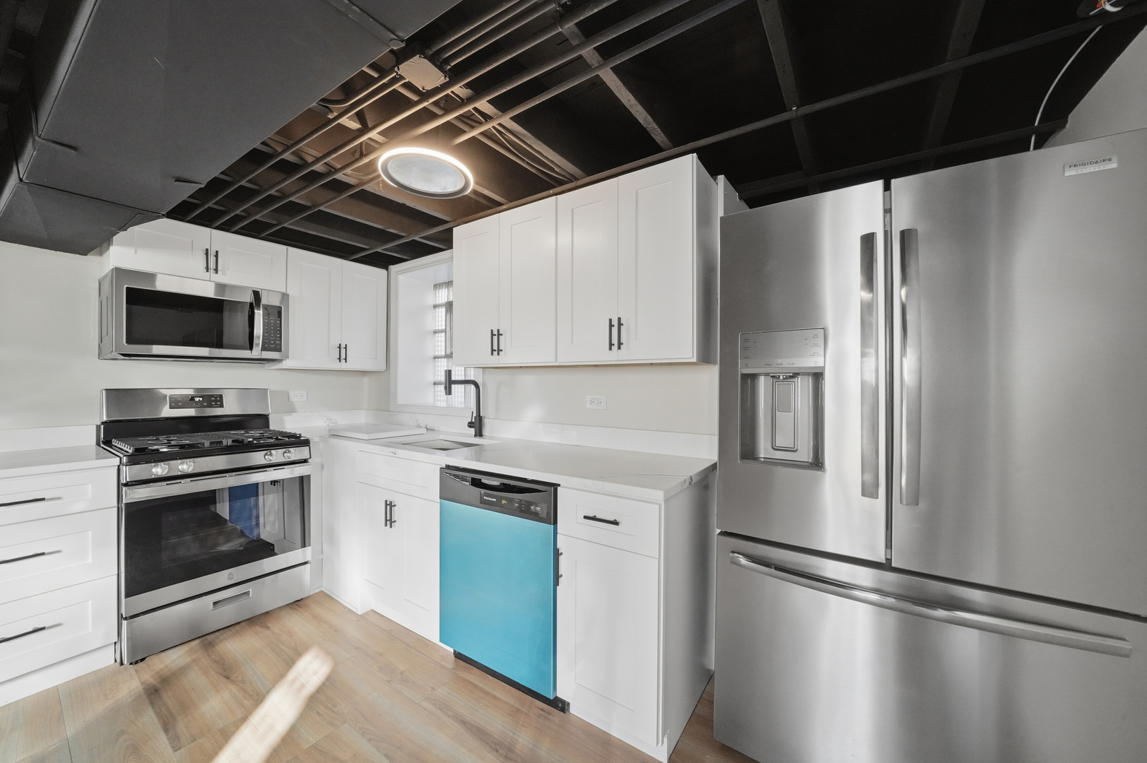 7256 S May Street, Chicago, IL 60621