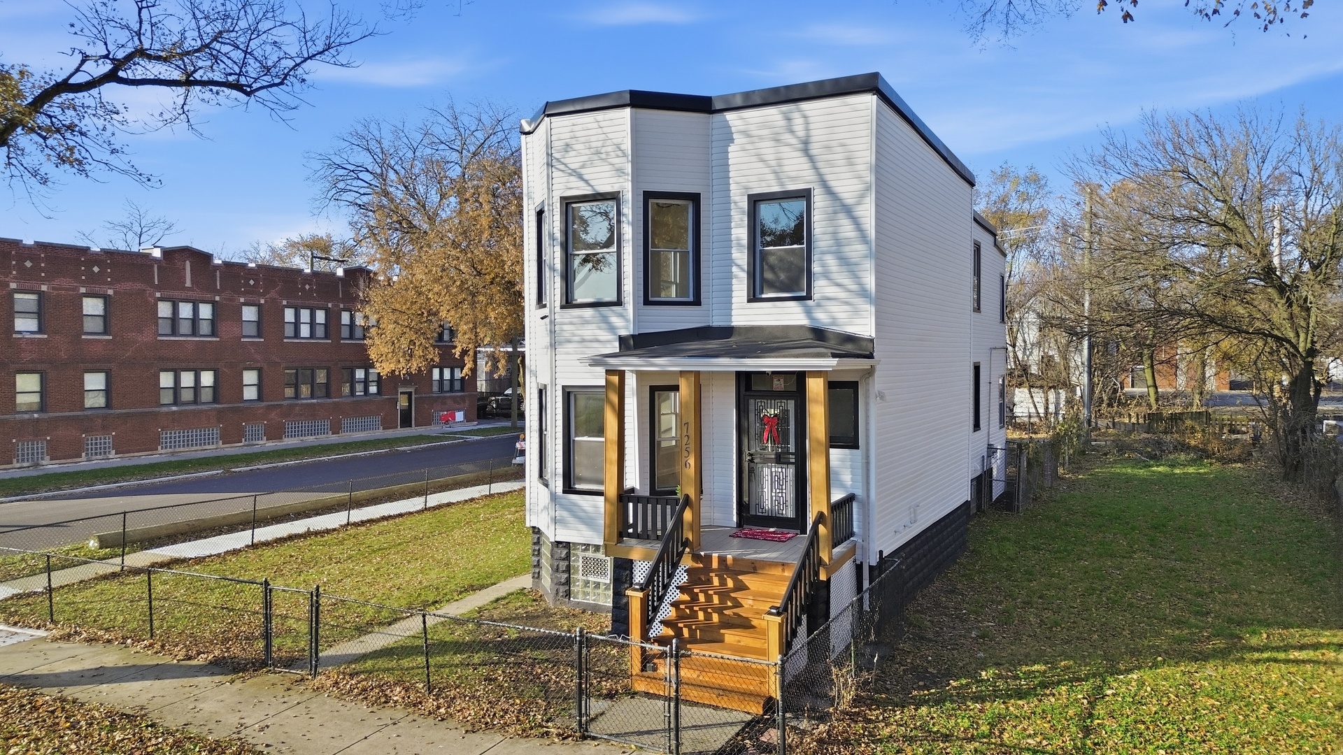 7256 S May Street, Chicago, IL 60621