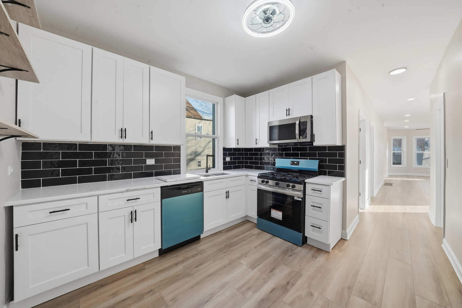 7256 S May Street, Chicago, IL 60621